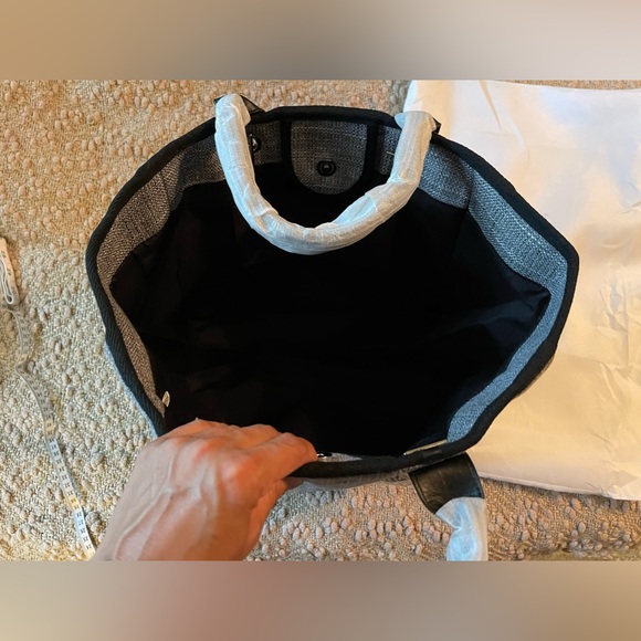 DH Gate Tote Bag - Picture 4 of 7